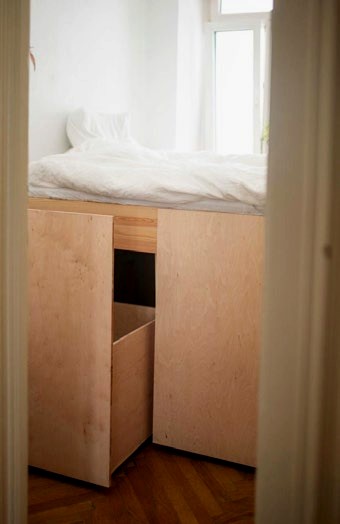 VI. DISTRICT VIENNA, custom bed