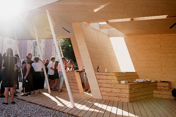 DIE BLUME, guests under the roof